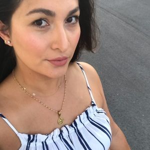 Meet your Posher, Claudia